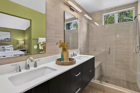 Bath - 1602 E Autumnridge Ct, Orange, CA 92866 photo 2 of 2