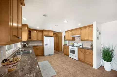 Kitchen - 1289 Wardman, Brea, CA 92821 photo 3 of 5