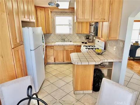 Kitchen - 3502 E Allington St, Long Beach, CA 90805 photo 3 of 6