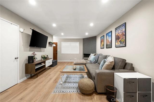 2452 Chelsea Pl #M, Santa Monica, CA 90404