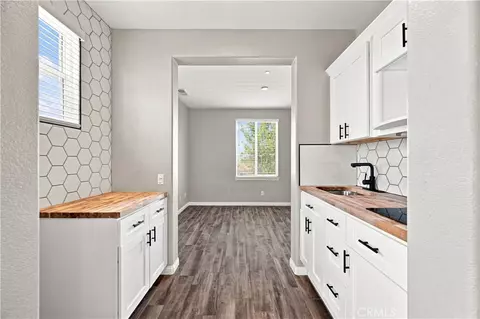 Entry Way - 4935 Tuwa Ct, Riverside, CA 92507 photo 9 of 11