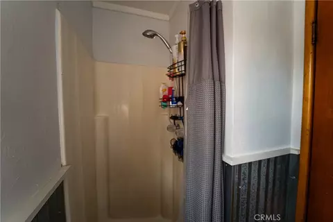 Bath - 1842 Sparrow, Wrightwood, CA 92397 photo 2 of 3