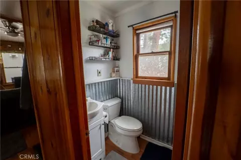Bath - 1842 Sparrow, Wrightwood, CA 92397 photo 1 of 3