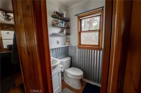 Bath - 1842 Sparrow, Wrightwood, CA 92397 photo 1 of 3