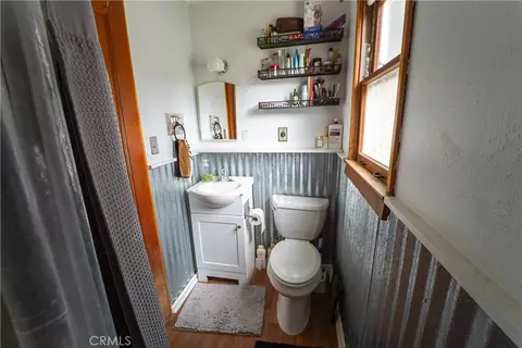 Bath - 1842 Sparrow, Wrightwood, CA 92397 photo 3 of 3