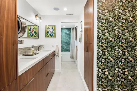 Bath - 653 Park, Long Beach, CA 90814 photo 4 of 4
