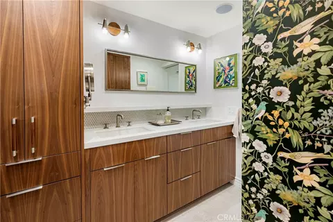 Bath - 653 Park, Long Beach, CA 90814 photo 3 of 4