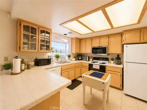 Kitchen - 57419 Redondo St, Yucca Valley, CA 92284 photo 1 of 3