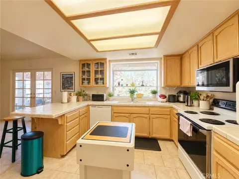 Kitchen - 57419 Redondo St, Yucca Valley, CA 92284 photo 3 of 3