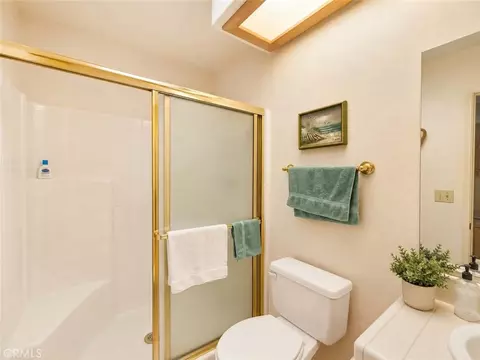 Bath - 57419 Redondo St, Yucca Valley, CA 92284 photo 1 of 2