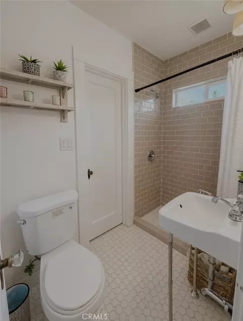 Bath - 3928 Mckenzie, Riverside, CA 92503 photo 1 of 3