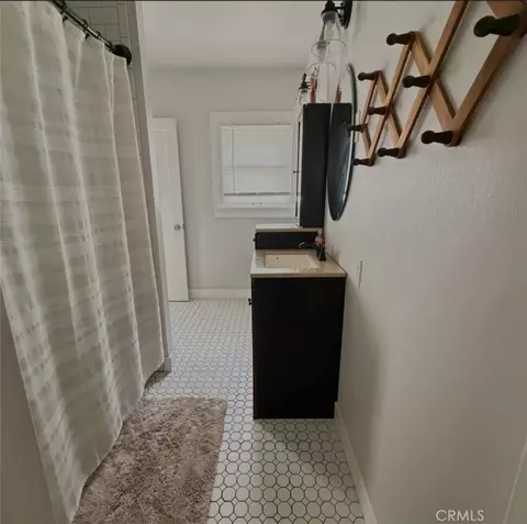 Bath - 3928 Mckenzie, Riverside, CA 92503 photo 2 of 3