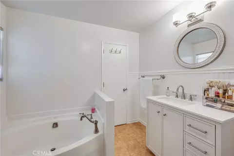 Bath - 1414 E Silva, Long Beach, CA 90807 photo 3 of 3