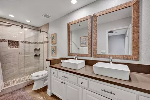 Bath - 3434 E Woodbine Rd, Orange, CA 92867 photo 4 of 4