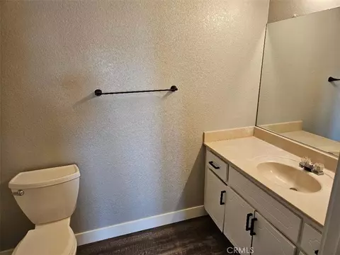 Bath - 11072 Moki Ct, Apple Valley, CA 92308 photo 2 of 2