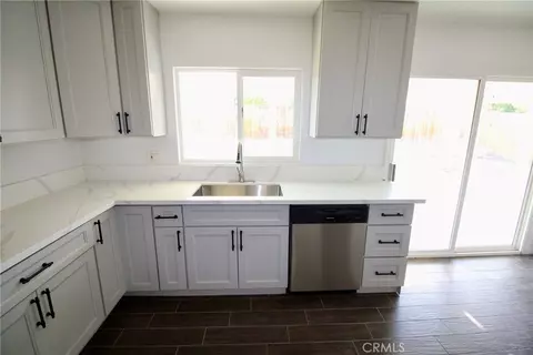 Kitchen - 42809 Alexo Dr, Lancaster, CA 93536 photo 4 of 6