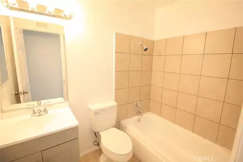 Bath - 42809 Alexo Dr, Lancaster, CA 93536 photo 2 of 3
