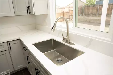 Kitchen - 42809 Alexo Dr, Lancaster, CA 93536 photo 5 of 6