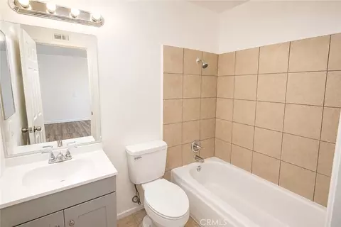 Bath - 42809 Alexo Dr, Lancaster, CA 93536 photo 2 of 3