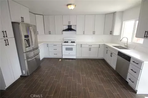 Kitchen - 42809 Alexo Dr, Lancaster, CA 93536 photo 2 of 6