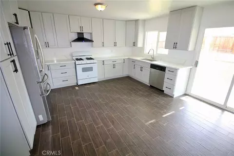 Kitchen - 42809 Alexo Dr, Lancaster, CA 93536 photo 1 of 6