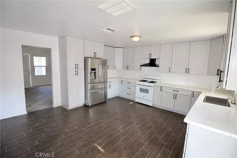 Kitchen - 42809 Alexo Dr, Lancaster, CA 93536 photo 3 of 6