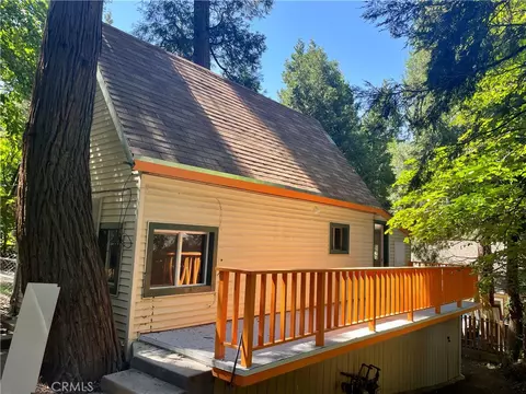 719 Woodland Rd, Crestline, CA 92325