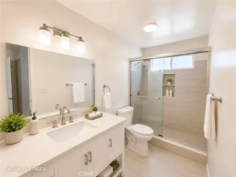 1000 W Macarthur, Santa Ana, CA 92707