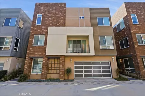 809 Brickyard Ln, Costa Mesa, CA 92627