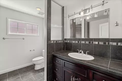 Bath - 5451 E Daggett, Long Beach, CA 90815 photo 3 of 4