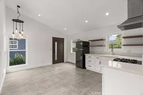 Entry Way - 5451 E Daggett, Long Beach, CA 90815 photo 1 of 4