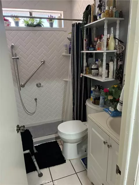 Bath - 124 E Merrill, Rialto, CA 92376 photo 3 of 3