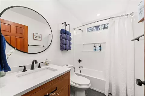 Bath - 1541 Krause Ln, Lake Arrowhead, CA 92352 photo 1 of 2