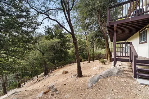 Exterior - 1541 Krause Ln, Lake Arrowhead, CA 92352 photo 7 of 11