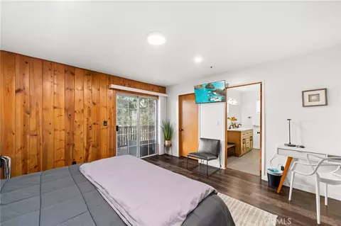 Bedroom - 1541 Krause Ln, Lake Arrowhead, CA 92352 photo 6 of 8
