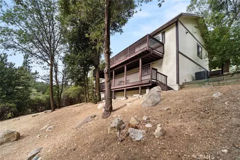 Exterior - 1541 Krause Ln, Lake Arrowhead, CA 92352 photo 8 of 11