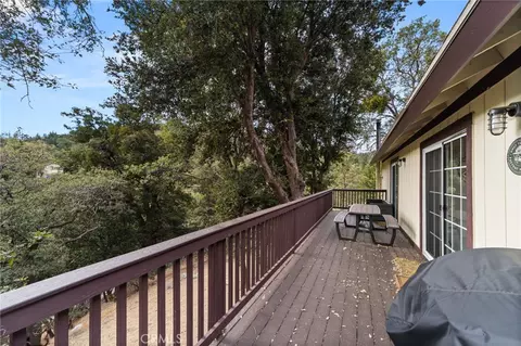Exterior - 1541 Krause Ln, Lake Arrowhead, CA 92352 photo 3 of 11