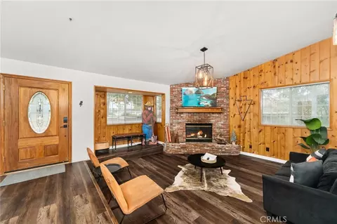 Living - 1541 Krause Ln, Lake Arrowhead, CA 92352 photo 2 of 4