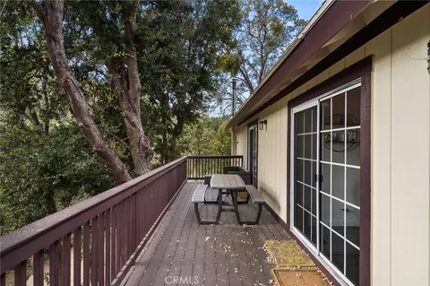 Exterior - 1541 Krause Ln, Lake Arrowhead, CA 92352 photo 4 of 11