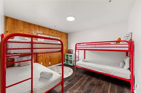 Bedroom - 1541 Krause Ln, Lake Arrowhead, CA 92352 photo 3 of 8