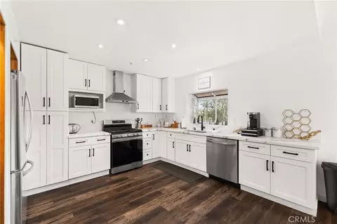 Kitchen - 1541 Krause Ln, Lake Arrowhead, CA 92352 photo 2 of 2