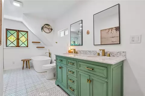 Bath - 723 Forest Shade, Crestline, CA 92325 photo 3 of 7