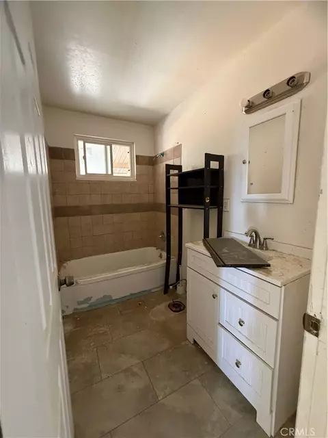 Bath - 2892 Benito, Mojave, CA 93501 photo 1 of 1