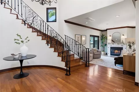 Entry Way - 4221 E Massachusetts St, Long Beach, CA 90814 photo 2 of 3