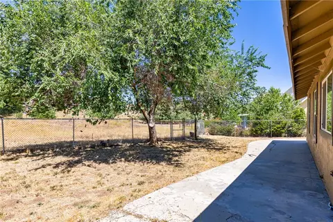 Exterior - 22917 Clover Spring Pl, Tehachapi, CA 93561 photo 7 of 10