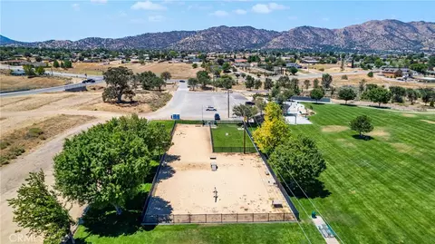 View/Area - 22917 Clover Spring Pl, Tehachapi, CA 93561 photo 4 of 11