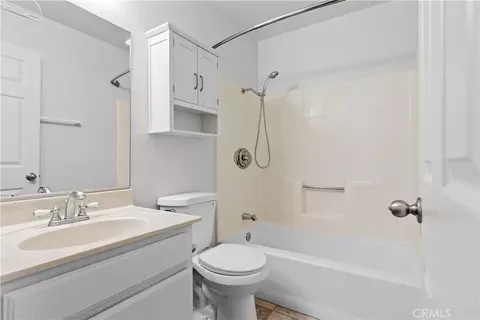 Bath - 22917 Clover Spring Pl, Tehachapi, CA 93561 photo 1 of 3