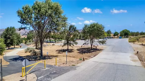 Exterior - 22917 Clover Spring Pl, Tehachapi, CA 93561 photo 9 of 10