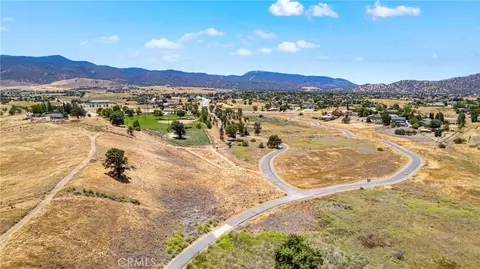 View/Area - 22917 Clover Spring Pl, Tehachapi, CA 93561 photo 8 of 11