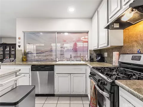 Kitchen - 2216 Sequoia, Simi Valley, CA 93063 photo 2 of 3